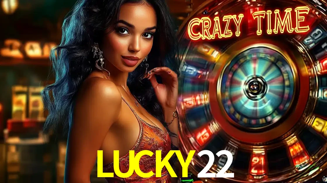 Mulher elegante ao lado da vibrante roda da fortuna do jogo de cassino ao vivo Crazy Time, um dos game shows mais populares e cheios de prêmios do LUCKY22.